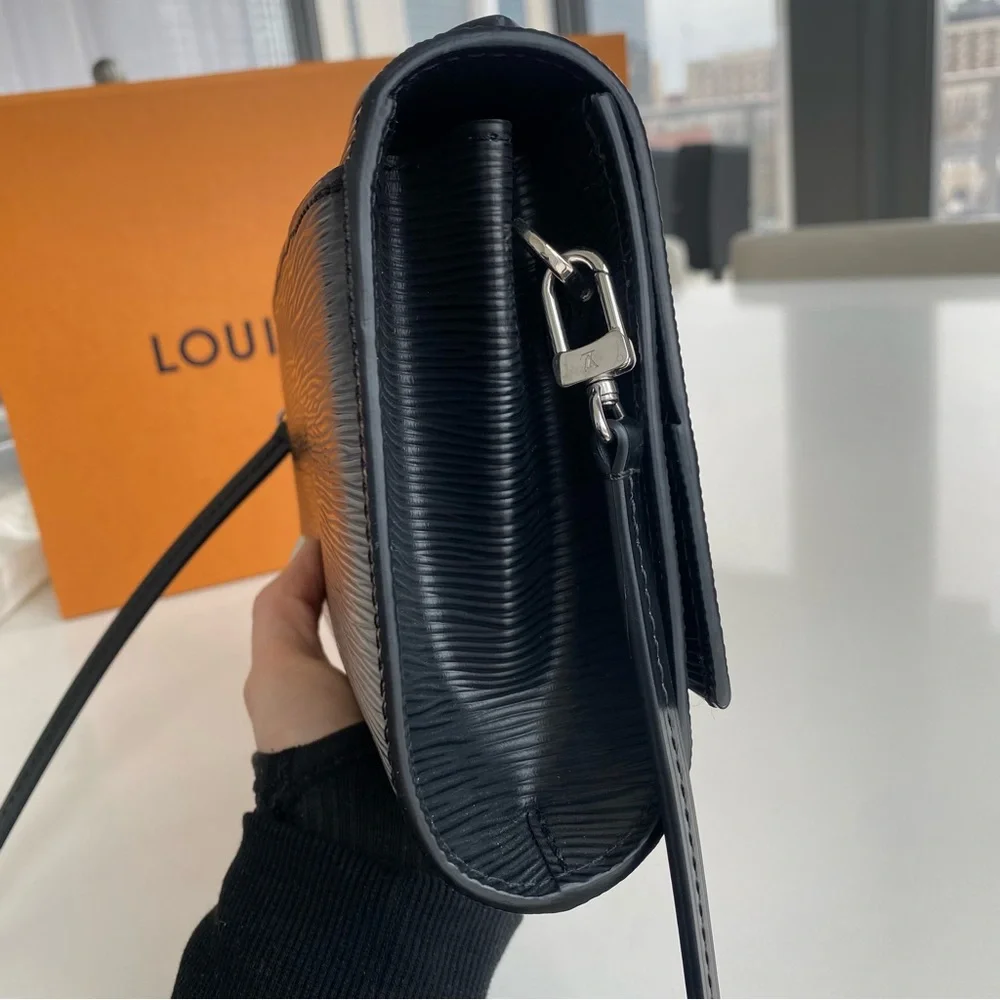 Louis Vuitton Clery Black Epi - Picture 6 of 12